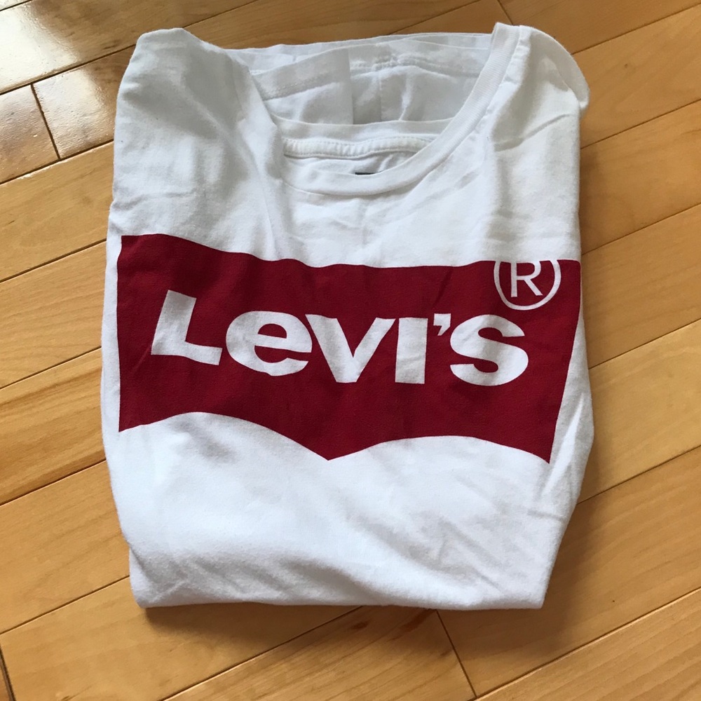 Levi’s tee
